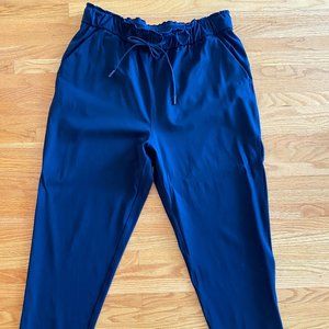 Lululemon Tapered-Leg Mid-Rise 7/8 Pant Luxtreme
